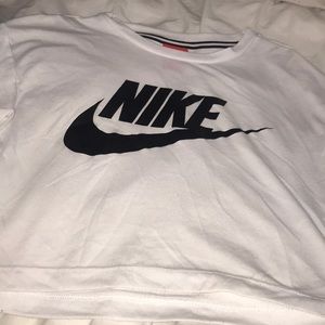 Nike | Women’s essential long sleeve HBR crop top